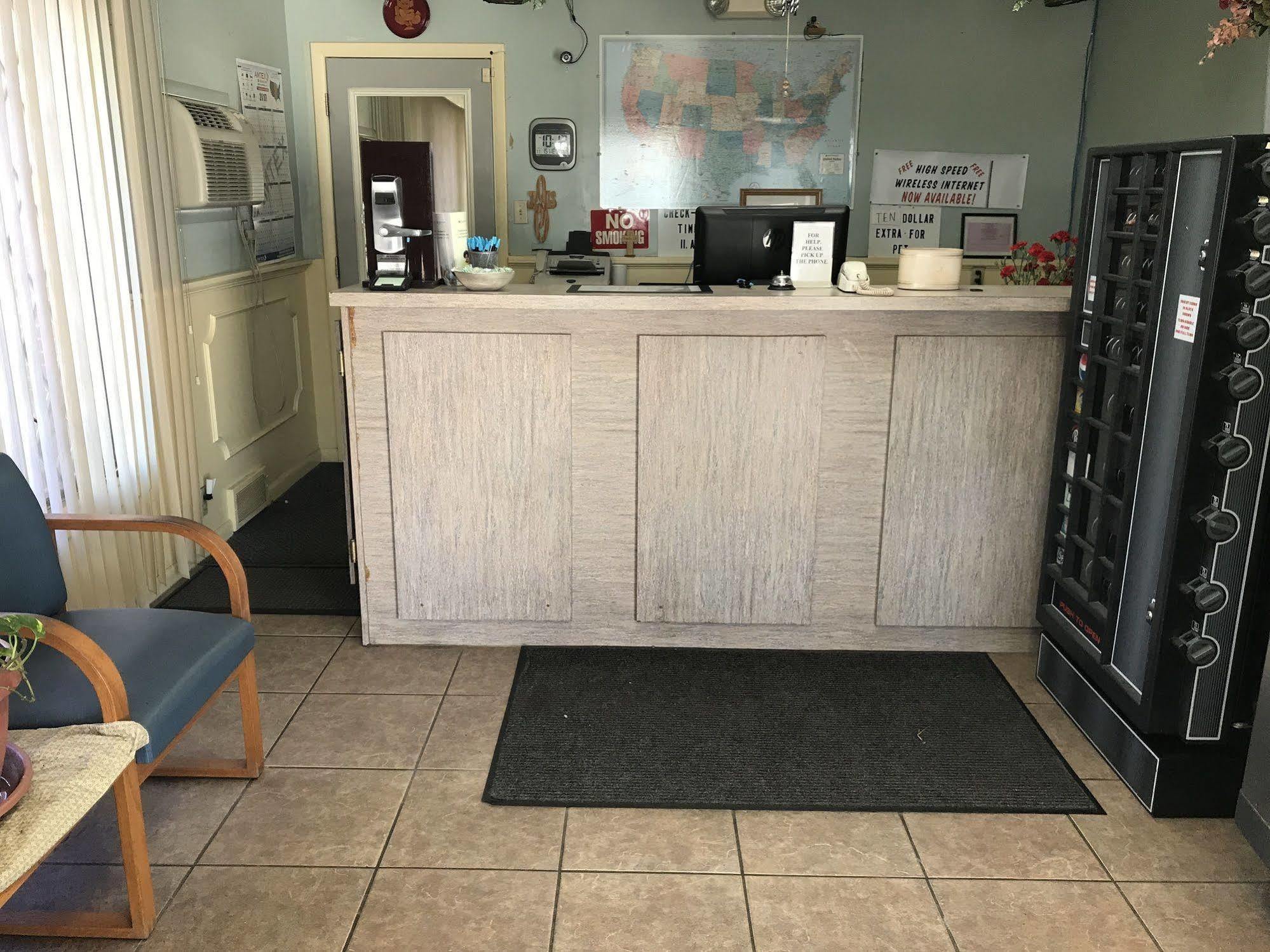 Guest House Motel Chanute Экстерьер фото
