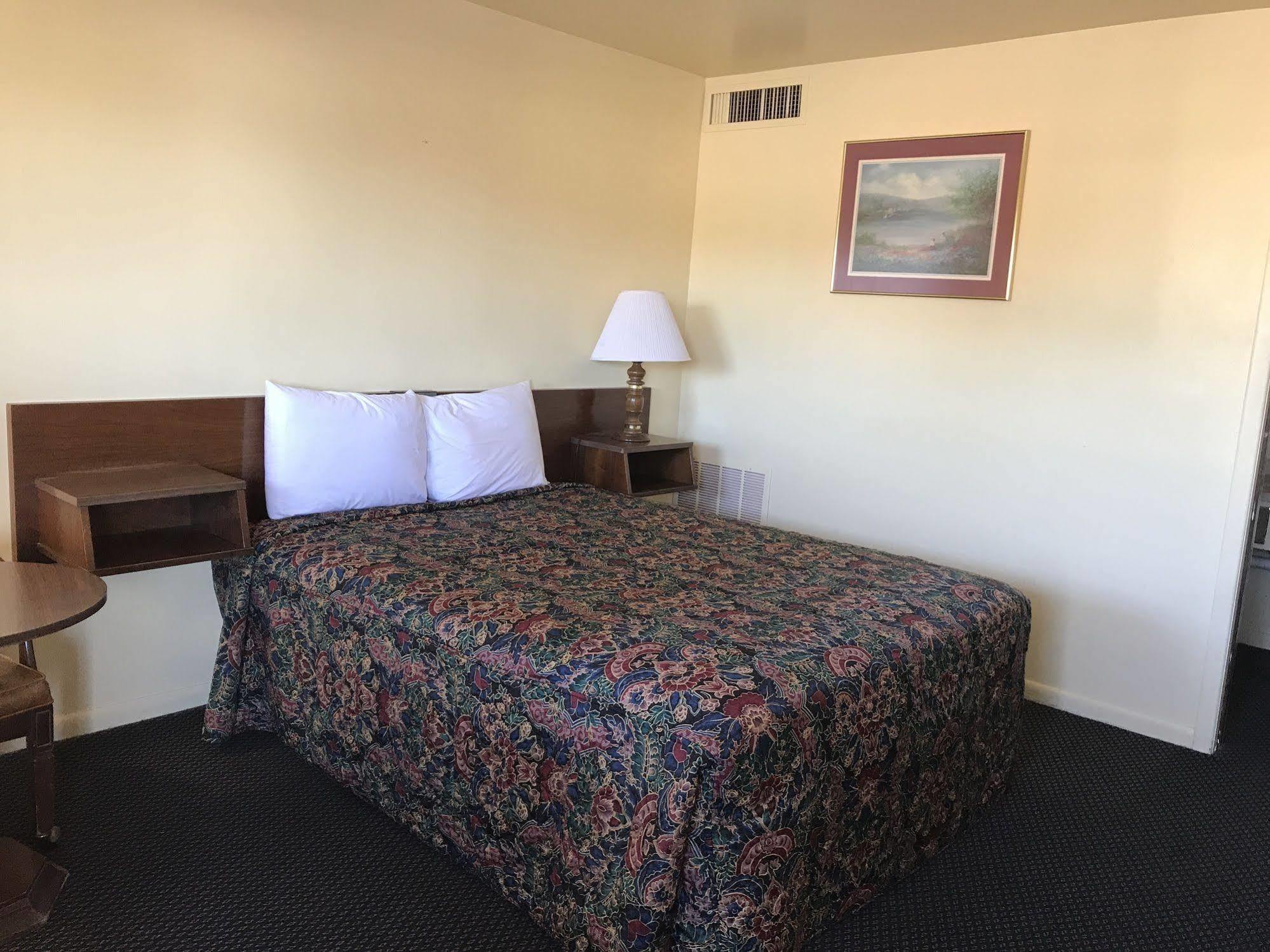 Guest House Motel Chanute Экстерьер фото